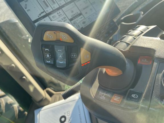 2022 John Deere 8R 250 Tractor