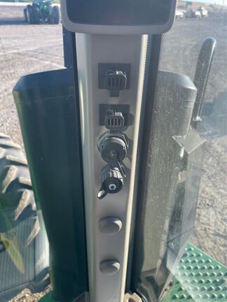 2022 John Deere 8R 250 Tractor