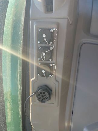 2022 John Deere 8R 250 Tractor