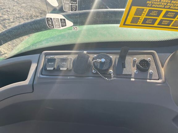 2022 John Deere 8R 250 Tractor