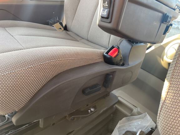 2022 John Deere 8R 250 Tractor