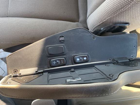 2022 John Deere 8R 250 Tractor