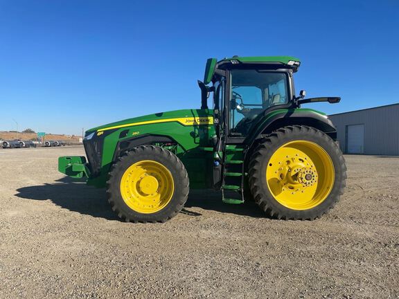 2022 John Deere 8R 250 Tractor
