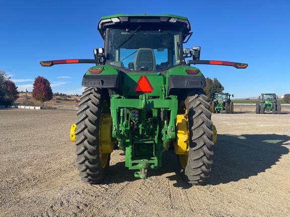 2022 John Deere 8R 250 Tractor