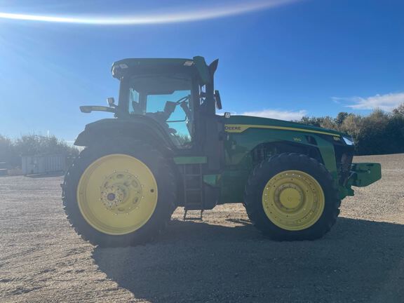 2022 John Deere 8R 250 Tractor