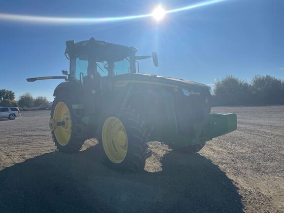 2022 John Deere 8R 250 Tractor