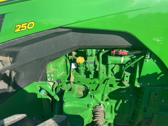 2022 John Deere 8R 250 Tractor
