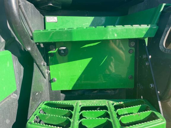 2022 John Deere 8R 250 Tractor