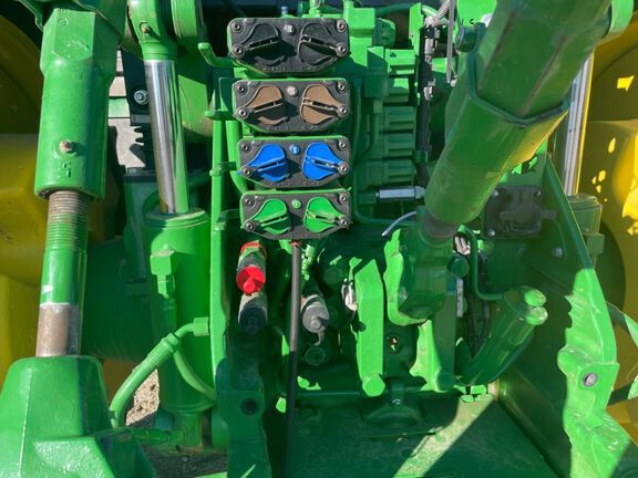 2022 John Deere 8R 250 Tractor