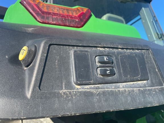 2022 John Deere 8R 250 Tractor