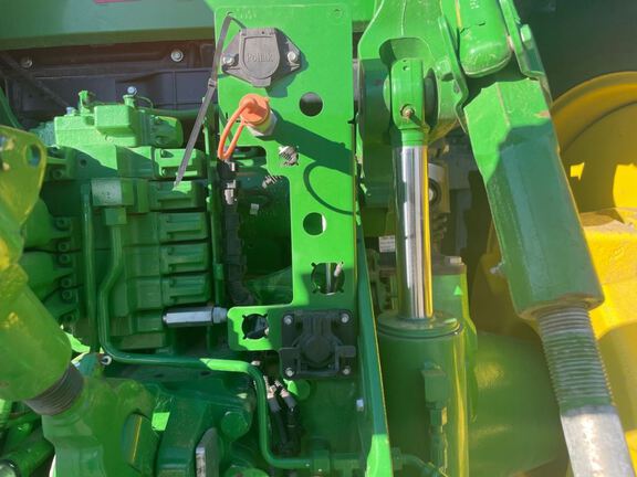 2022 John Deere 8R 250 Tractor