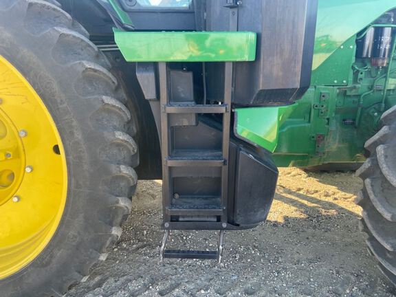 2022 John Deere 8R 250 Tractor