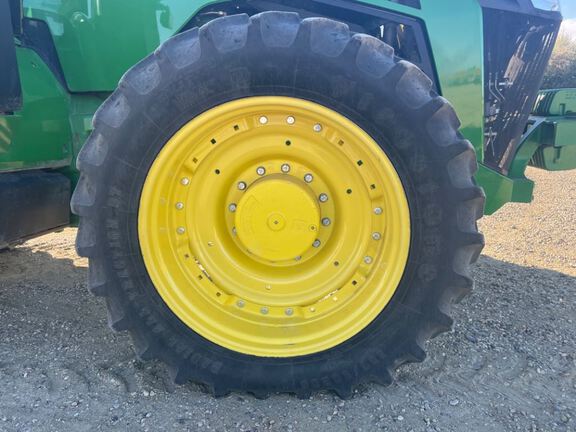 2022 John Deere 8R 250 Tractor