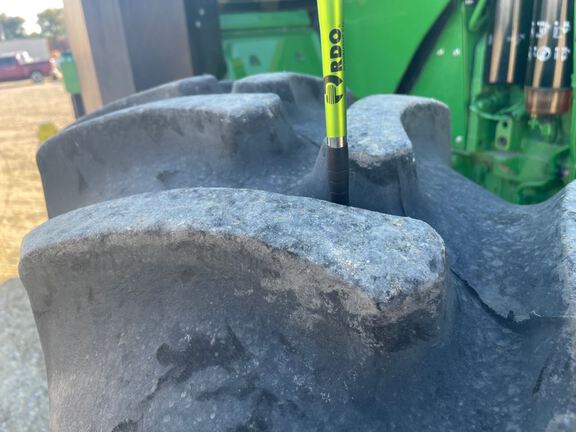 2022 John Deere 8R 250 Tractor