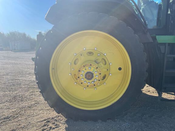 2022 John Deere 8R 250 Tractor