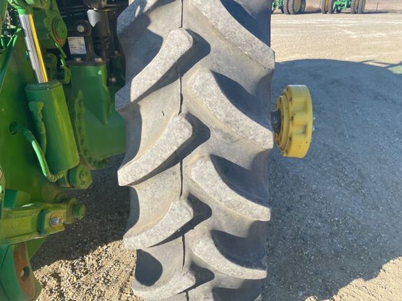 2022 John Deere 8R 250 Tractor