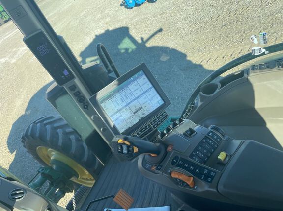 2022 John Deere 8R 250 Tractor