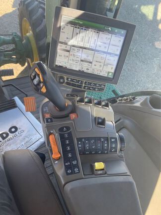 2022 John Deere 8R 250 Tractor