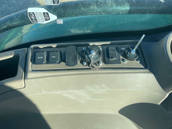 2022 John Deere 8R 250 Tractor