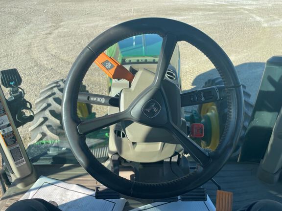 2022 John Deere 8R 250 Tractor