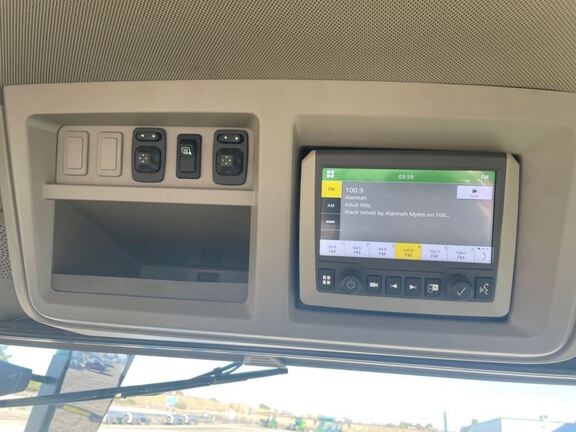 2022 John Deere 8R 250 Tractor