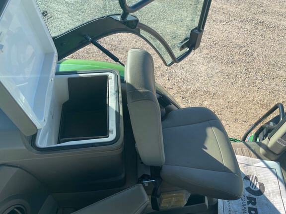 2022 John Deere 8R 250 Tractor