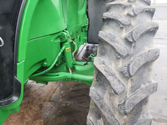 2018 John Deere 7230R Tractor