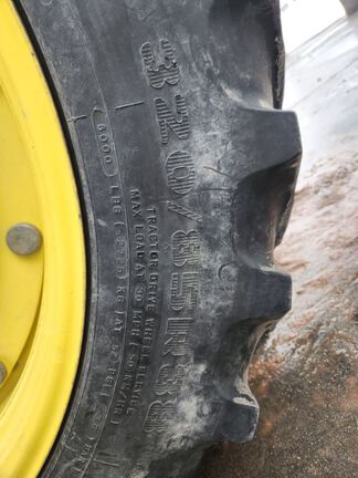 2018 John Deere 7230R Tractor
