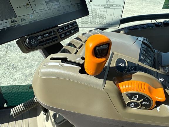 2025 John Deere 8RX 410 Tractor Rubber Track