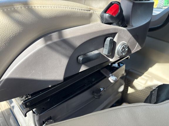 2025 John Deere 8RX 410 Tractor Rubber Track