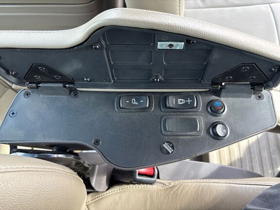 2025 John Deere 8RX 410 Tractor Rubber Track