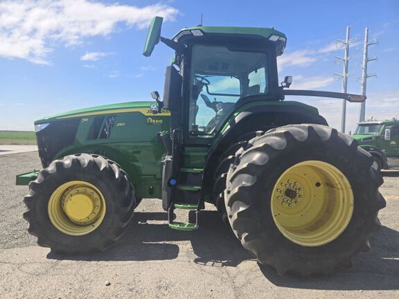 2022 John Deere 7R 250 Tractor
