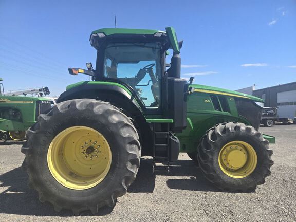 2022 John Deere 7R 250 Tractor