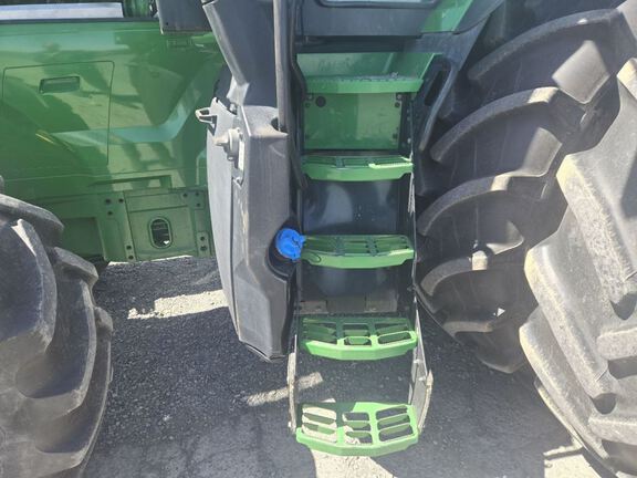 2022 John Deere 7R 250 Tractor