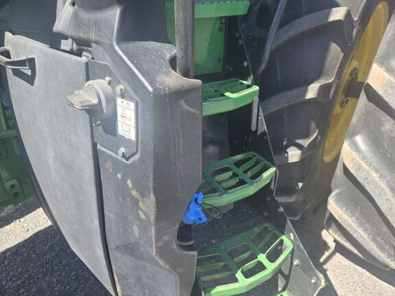 2022 John Deere 7R 250 Tractor