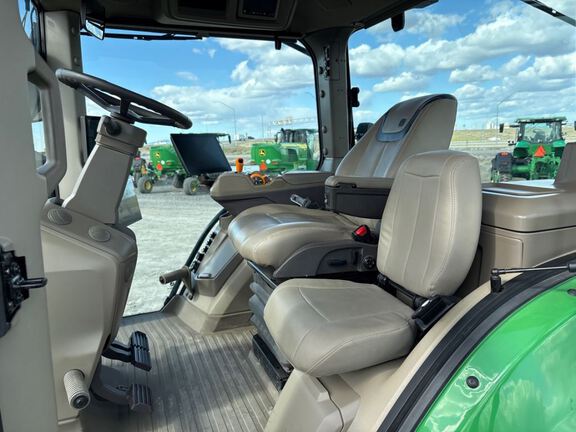 2025 John Deere 8RX 410 Tractor Rubber Track
