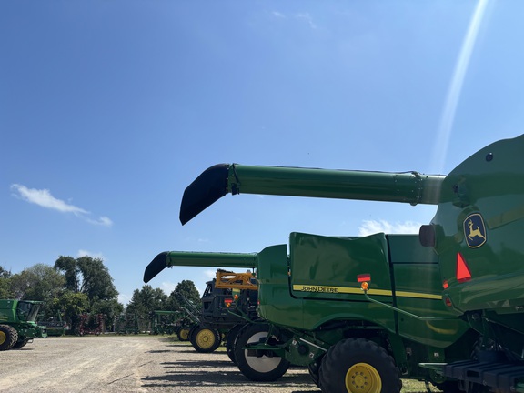 2022 John Deere S780 Combine