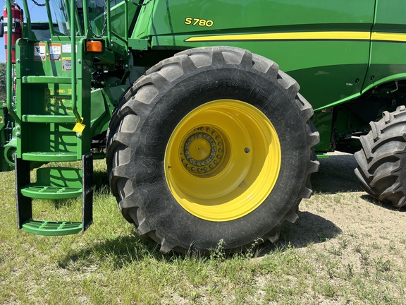 2022 John Deere S780 Combine