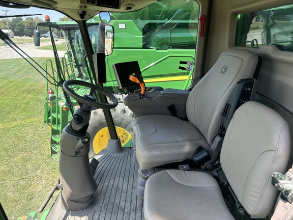 2022 John Deere S780 Combine