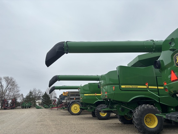 2023 John Deere S790 Combine