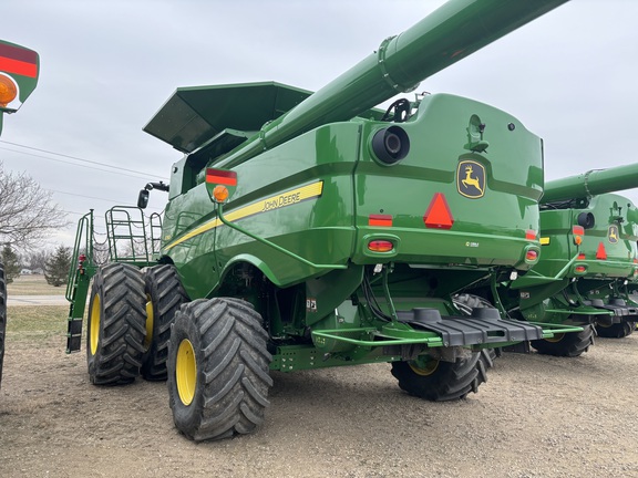 2023 John Deere S790 Combine