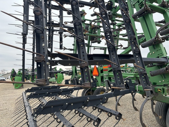 2008 John Deere 2210 Field Cultivator