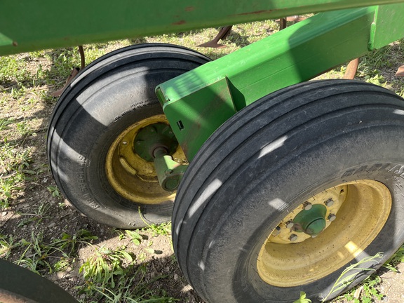 2008 John Deere 2210 Field Cultivator