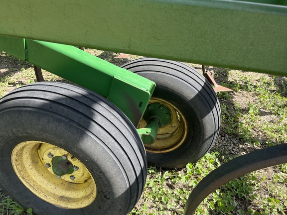 2008 John Deere 2210 Field Cultivator