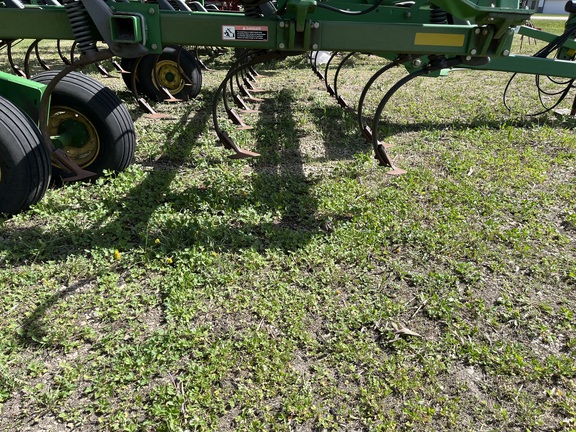 2008 John Deere 2210 Field Cultivator