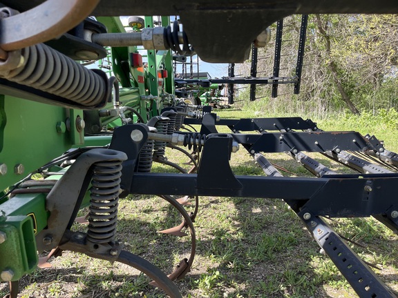 2008 John Deere 2210 Field Cultivator