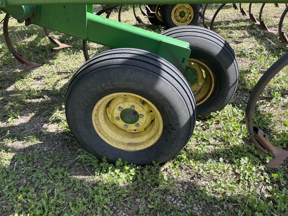 2008 John Deere 2210 Field Cultivator
