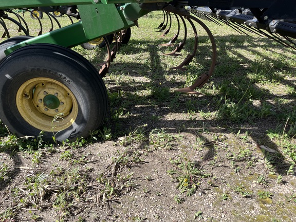 2008 John Deere 2210 Field Cultivator