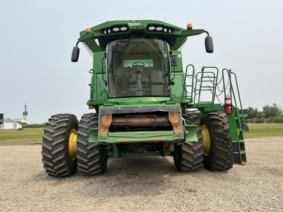 2017 John Deere S690 Combine