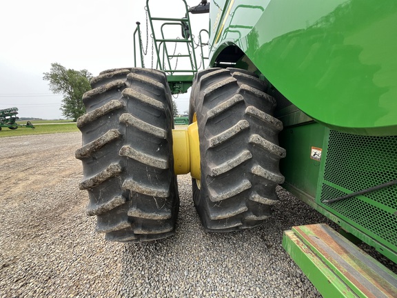 2017 John Deere S690 Combine